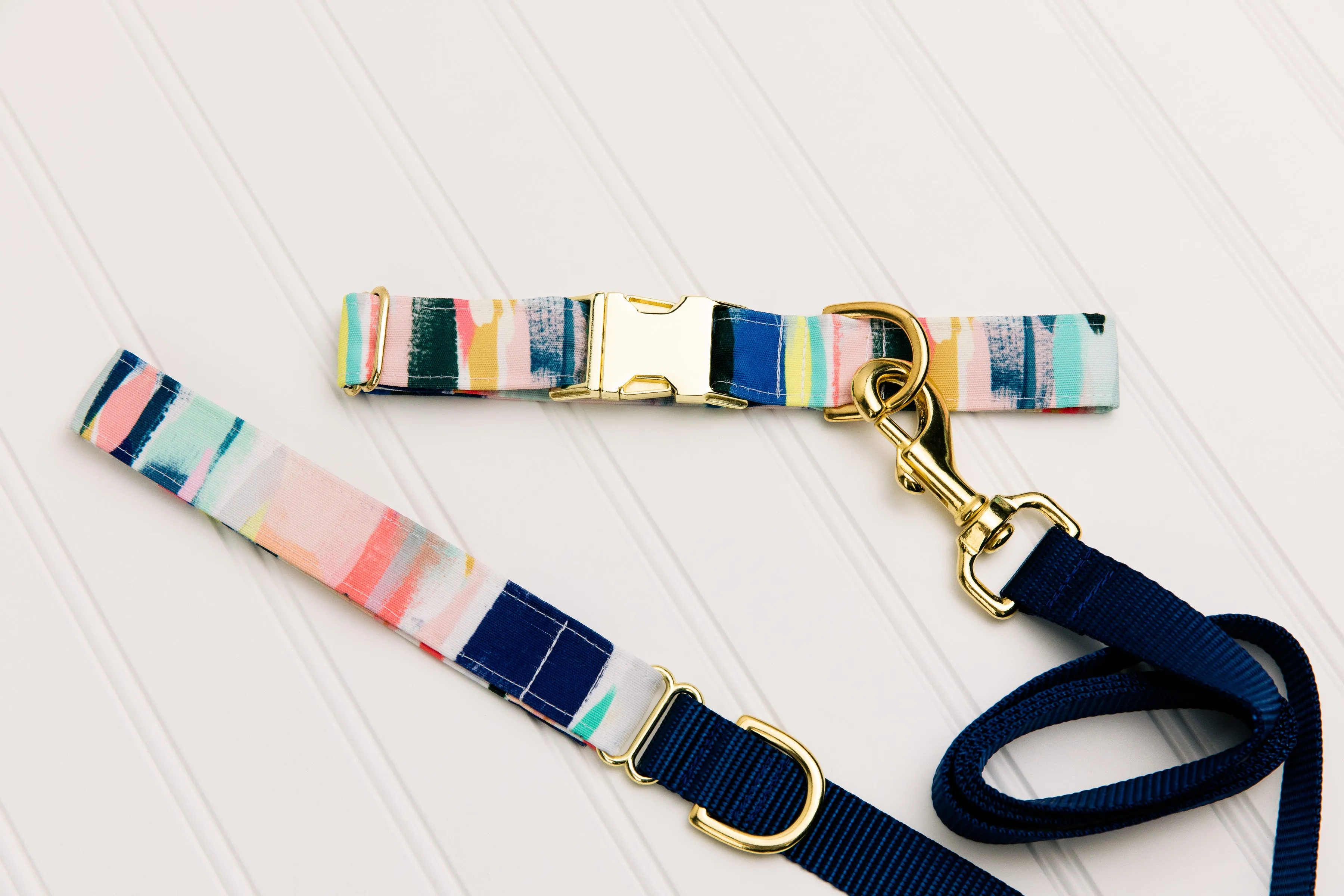 Abstract Stripes Matching Dog Leash